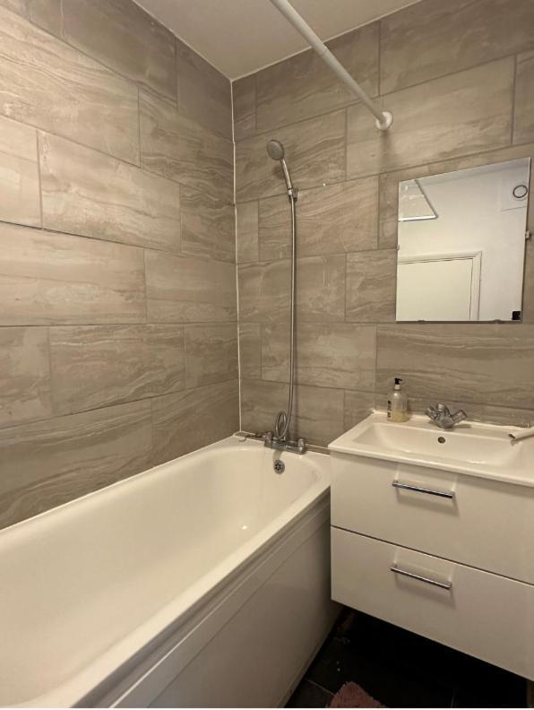 Spacious,1 Bed, Balcony, Southwark Appartamento *